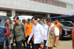Kepala BNPB Dampingi Wapres Gibran Tinjau Lokasi Banjir di Jati Asih